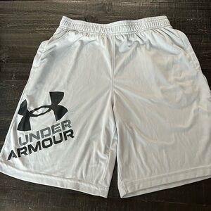 Under armour big boy shorts size YXL
